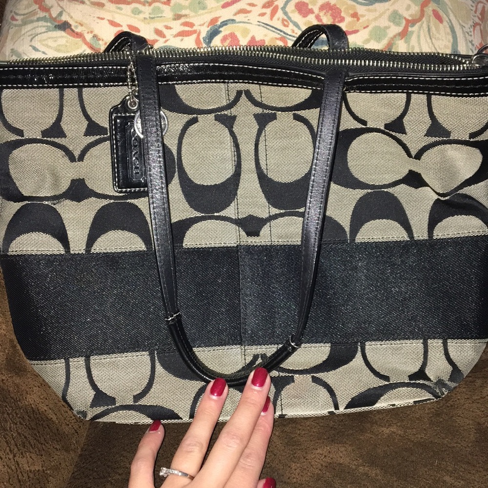 Black coach handbag !!! 😍